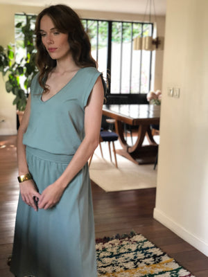 Tee shirt femme sans manche débardeur manche courte rock en coton jersey bio GOTS coupe droite, coupe ajustée, col V Vert sauge, vert gris, vert clair, vert doux