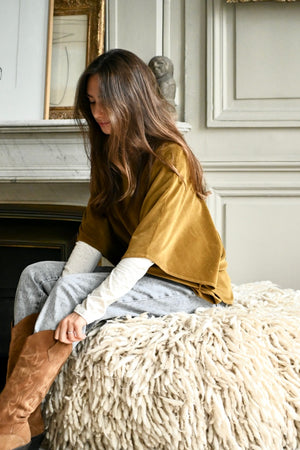 Pull cape manche chauve souris en velours bio certifié GOTS pour femme col rond évasé havane tabac marron