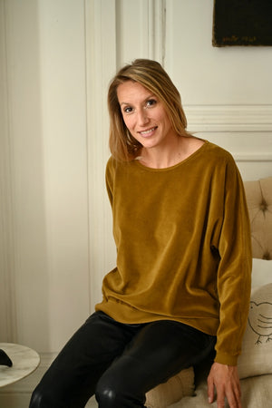 Pull pour femme manche chauve souris oversize col évasé, encolure bateau, col danseuse en velours lisse bio GOTS eco responsable havane tabac marron