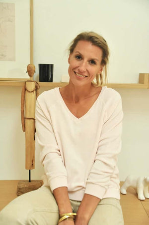 Sweat femme forme ajustée coton bio éco responsable et GOTS éponge bouclette col V rose poudre, rose pâle, blanc rosé, écru, rose clair