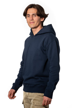 Sweat shirt basique homme coupe droite manche longue et bord-côte aux poignets et bas de corps capuche coton biologique certifié GOTS molleton bleu marine, bleu foncé
