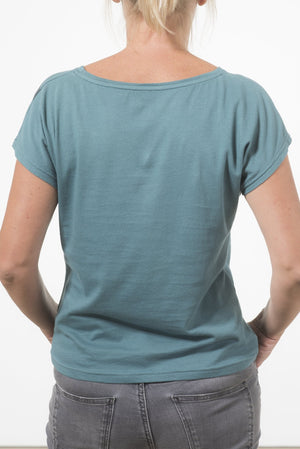 T shirt coton bio eco responsable femme col rond evase manche courte forme ajustee vert bleu print graphique suny