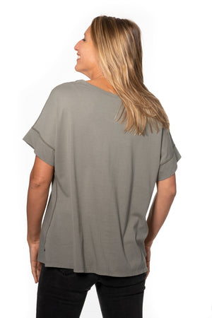 Tee shirt femme manche courte au coude ample et oversize, fente en bas de corps en coton bio GOTS, col arrondi et évasé gris kaki, gris, kaki, vert doux, gris vert