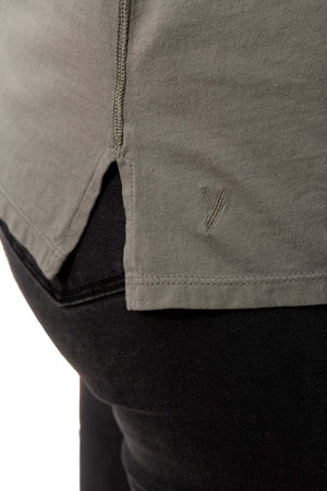 Tee shirt femme manche courte au coude ample et oversize, fente en bas de corps en coton bio GOTS, col arrondi et évasé gris kaki, gris, kaki, vert doux, gris vert