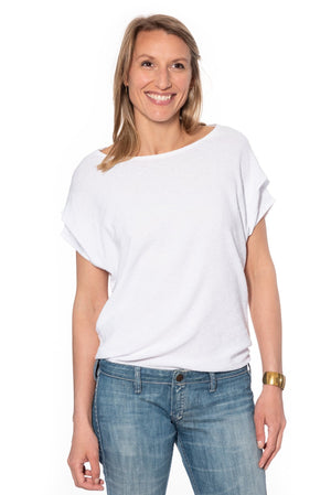 Tee shirt pour femme oversize col évasé dégagé manche courte tombante à pince en coton bio effet lin GOTS et eco responsable blanc