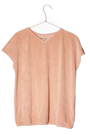 Tee shirt femme à manche courte forme ajustée droite et resserrée en bas de corps, col V Suny en velours bio GOTS et eco responsable vieux rose rose rose doux rose ancien rose pâle