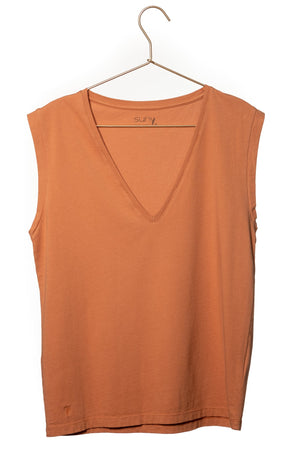 Tee shirt femme sans manche débardeur manche courte rock en coton jersey bio GOTS coupe droite, coupe ajustée, col V caramel, brun, marron beige, café, orangé, terracotta, roux marron