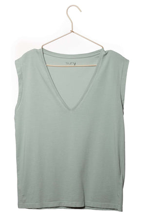 Tee shirt femme sans manche débardeur manche courte rock en coton jersey bio GOTS coupe droite, coupe ajustée, col V Vert sauge, vert gris, vert clair, vert doux