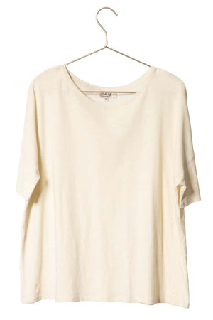 Tee shirt femme manche tombante au coude ample et oversize, en lin et coton upcyclé, col arrondi et évasé blanc cassé beurre frais écru
