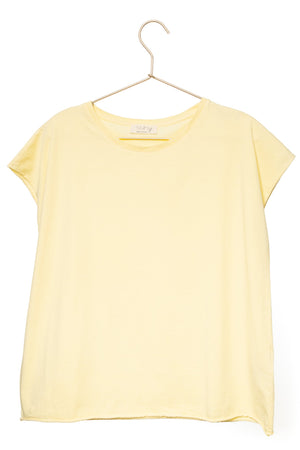 Tee shirt jaune paille jaune clair femme oversize col rond encolure ronde manche courte coupé bord franc pour un look rock en coton jersey bio GOTS et éco responsable