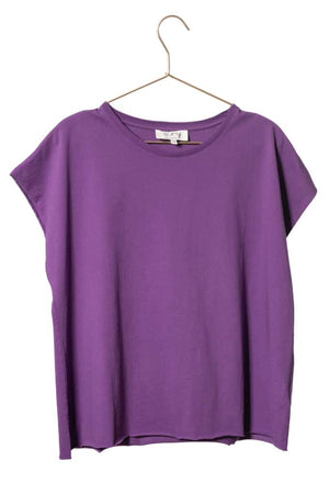 Tee shirt femme oversize col rond encolure ronde manche courte coupé bord franc pour un look rock en coton jersey bio GOTS et éco responsable violet