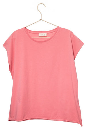 Tee shirt femme oversize col rond encolure ronde manche courte coupé bord franc pour un look rock en coton jersey bio rose rouge framboise GOTS et eco responsable