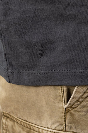 Tee-shirt basique homme manche courte coupe droite, col rond avec double surpiqûre à l’encolure, coton lourd biologique certifié GOTS molleton anthracite gris foncé noir délavé