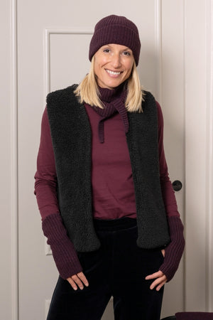 Bonnet HARPER bordeaux chiné en laine italienne upcyclée avec maille côtelée et large revers Suny idéale en combo avec la sophie scarf Jules et mitaine huguette