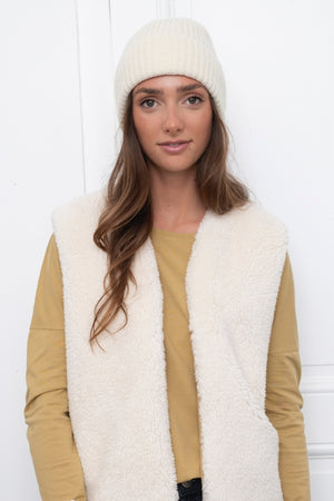 Bonnet Harper écru caresse en laine douce côtelée avec revers large, forme ajustée idéale – accessoire d’hiver unisexe Suny