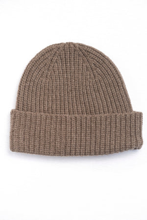 Bonnet Harper taupe en laine côtelée chaude et douce, coupe unisexe avec revers large – accessoire d’hiver Suny élégant et confortable
