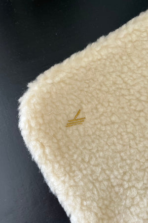 Housse d'ordinateur DENISE en moumoute upcyclé