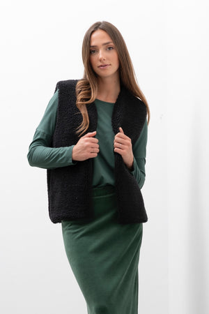 Gilet sans manches réversible femme – côté moumoute noire, coupe droite, look bohème chic