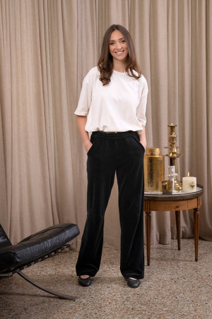 Pantalon JULIETTE noir en velours bio GOTS femme coupe droite large Suny
