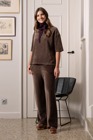 Tee-shirt HERMINE en velours bio marron café – coton bio GOTS, coupe oversize porté avec le pantalon juliette en velours