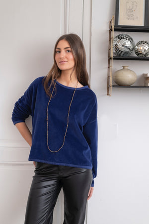 pull femme court et oversize manche longue col rond velours bio confortable bleu profond