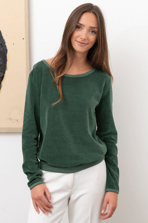 Pull Georgia vert d’hiver en velours de coton bio GOTS, col évasé et coupe droite, – élégant et doux