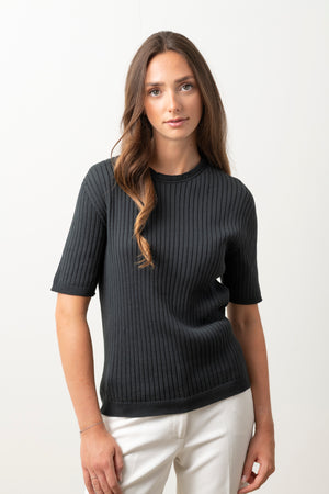 Pull Ines noir graphite Suny en maille côtelée 100% coton, manches courtes