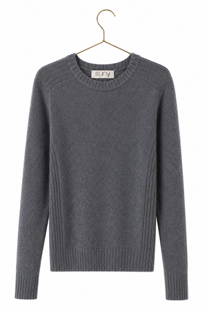 Pull JANE anthracite femme en laine italienne upcyclée porté Suny