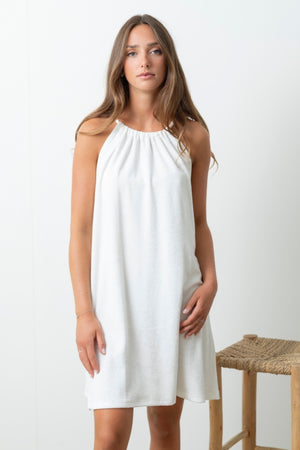 Robe Imelda blanc laitage Suny en éponge bouclette coton bio certifié GOTS, robe courte estivale portée