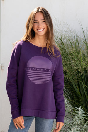 Sweat basique pour femme oversize col rond évasé manche longue manche tombante coton upcyclé molleton print here comes the sun violet