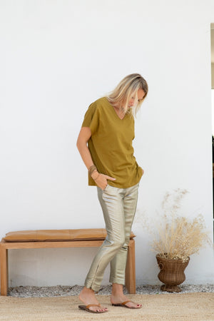 Tee shirt long femme lin et coton upcyclé manche courte forme oversize col V moutarde havane