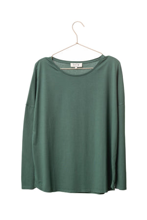 Col évasé du tee-shirt oversize Extra Suny en vert d’hiver