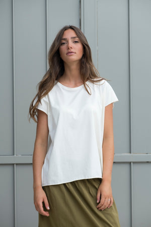 Tee shirt femme manche courte rock court et ample en coton bio GOTS éco responsable sans couture oversize col rond écru blanc cassé