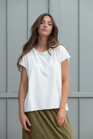 Tee shirt femme manche courte rock court et ample en coton bio GOTS éco responsable sans couture oversize col rond écru blanc cassé