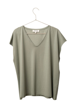 Tee shirt femme manche courte rock court et ample en coton bio GOTS éco responsable sans couture oversize col v gris kaki vert