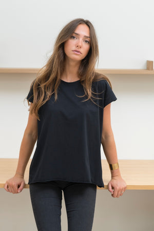 Tee shirt femme manche courte rock court et ample en coton bio GOTS éco responsable sans couture oversize col rond noir, charbon