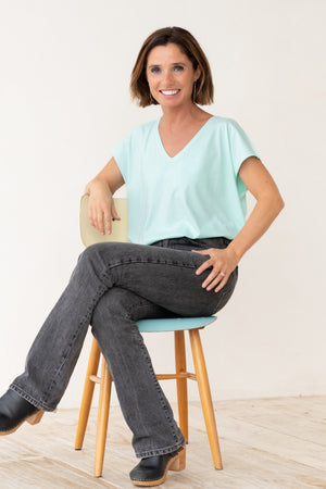 Tee-shirt ROCKY V Suny Menthe à l’eau en coton bio certifié GOTS, col V, coupe loose, bords francs roulottés, jersey 160 g/m².