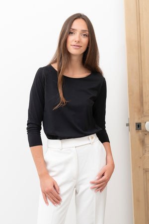 Tee-shirt noir col danseuse manches 3/4 coupe ajustée – style intemporel et élégant