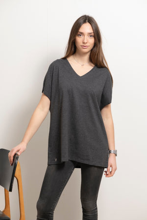 Tee shirt femme manche courte forme oversize coton upcyclé col V gris anthracite chiné