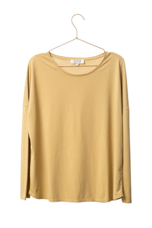 Zoom sur la matière douce et fluide du tee-shirt Extra Suny miel