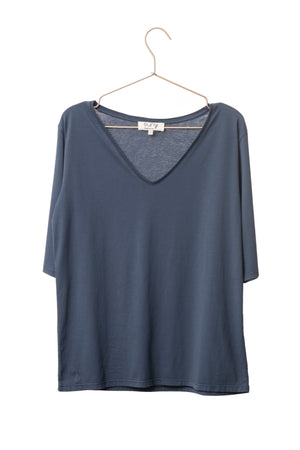 Tee-shirt femme col V manches 3/4 en coton bio bleu marine – coupe flatteuse et responsable