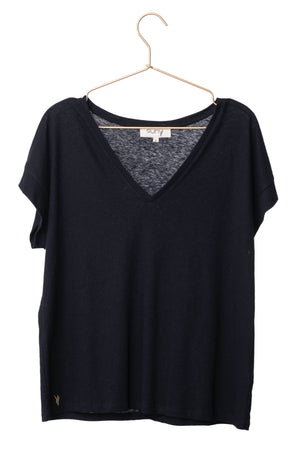 Tee-shirt Gloria noir, col V profond, manches courtes échancrées, confectionné en coton et lin bio certifiés GOTS