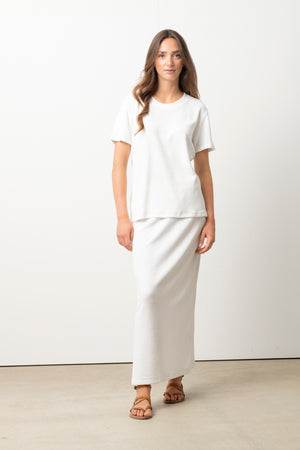 Look Suny en éponge bouclette : t-shirt Irène blanc laitage et jupe Gilda, coton bio certifié GOTS