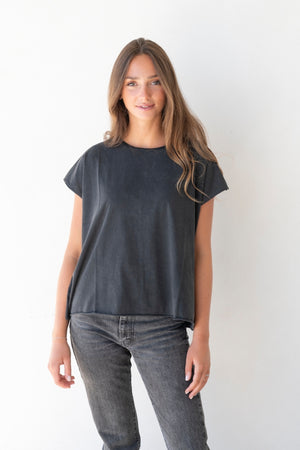 Tee shirt femme manche courte rock court et ample en coton bio GOTS éco responsable sans couture oversize col rond noir vieilli, noir délavé, noir fade out, noir gris