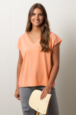 ee-shirt ROCKY V Suny Orange fluo en coton bio certifié GOTS, col V, coupe loose, bords francs roulottés, jersey 160 g/m²,
