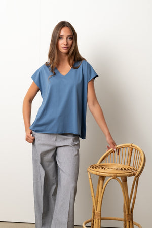 Tee-shirt ROCKY V Suny Paradis bleu en coton bio certifié GOTS, col V, coupe loose, bords francs roulottés, jersey 160 g/m²