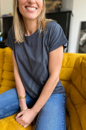 T shirt coton bio eco responsable femme col rond manche courte coupe loose noir bleu print graphique suny