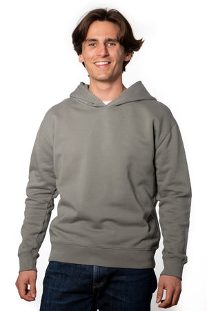 Sweat shirt basique homme coupe droite manche longue et bord-côte aux poignets et bas de corps capuche coton biologique certifié GOTS molleton gris kaki, gris, kaki, vert doux, gris vert