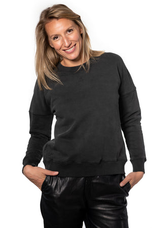 Sweat basique pour femme col rond manche longue manche tombante coton biologique certifié GOTS molleton noir vieilli, noir délavé, noir fade out, noir gris
