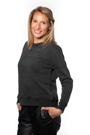 Sweat basique pour femme col rond manche longue manche tombante coton biologique certifié GOTS molleton noir vieilli, noir délavé, noir fade out, noir gris